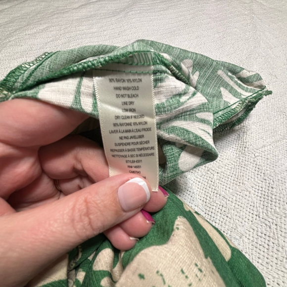 NWOT Monteau LA Summer Wedding Lightweight Green Tropical Leaf Jumpsuit Size M - Picture 9 of 9